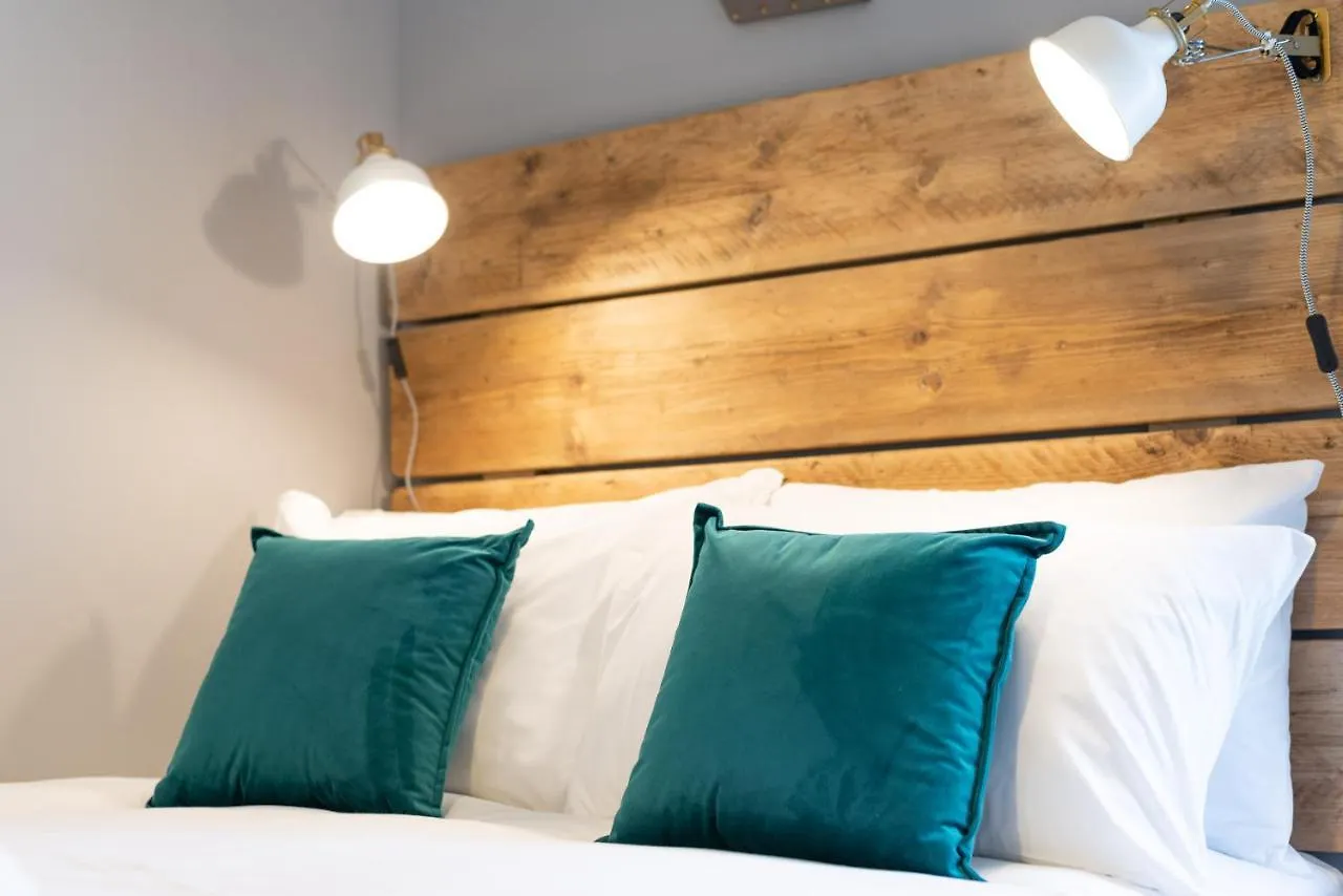 Parking, Balcony With Views, 2 Bathrooms United Kingdom