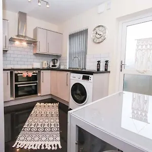 No25-luxe Living Guest House- 2 Bed-wifi-free Parking-city- Holiday home