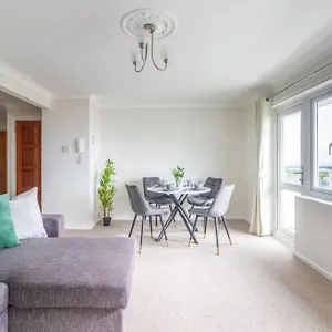 apt-panoramic-sea-view-sleeps-6-free-parking.bournemouth-hotels.org/